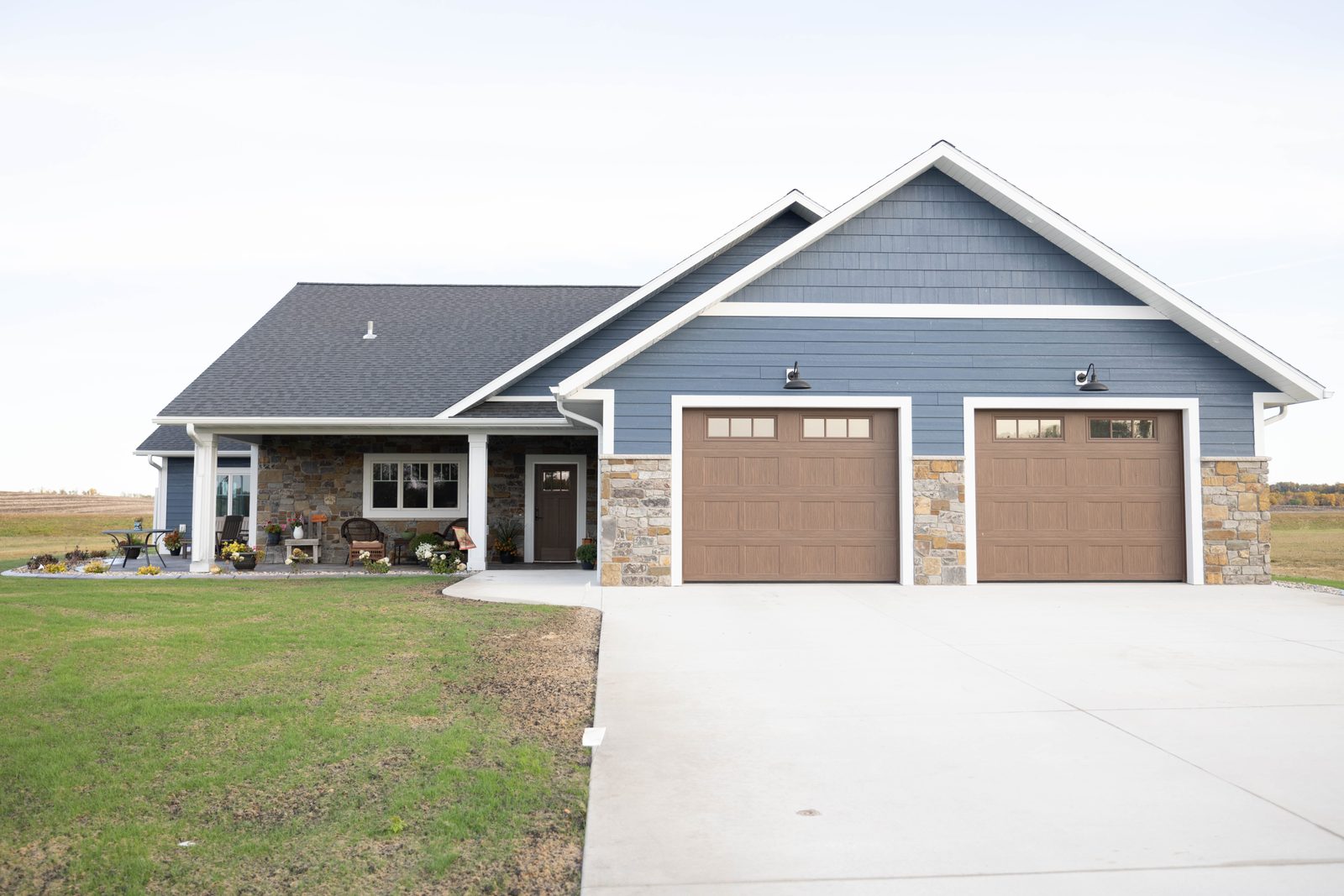 Custom home with LP siding in Ashby, MN, supplied by Lakeside Lumber